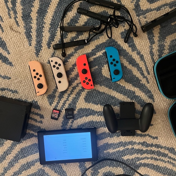 Nintendo Switch and accessories - Picture 5 of 7